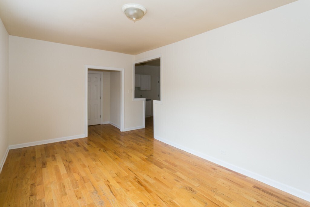 Building Photo - 3727 N Pine Grove Ave