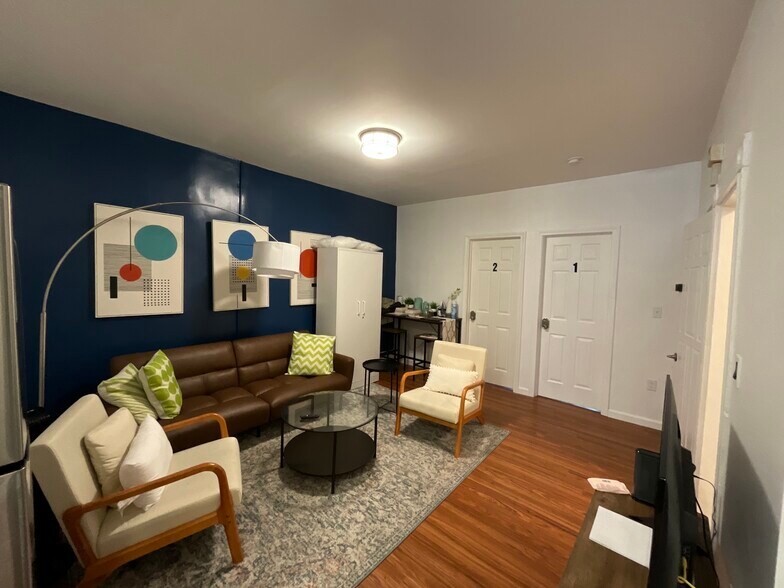 Building Photo - 871 Harrison Ave