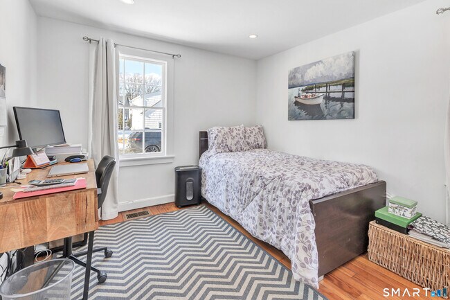 Building Photo - 70 Cranbury Rd