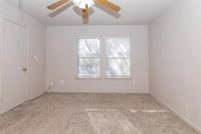 Building Photo - Room in House on Heyerdahl Dr