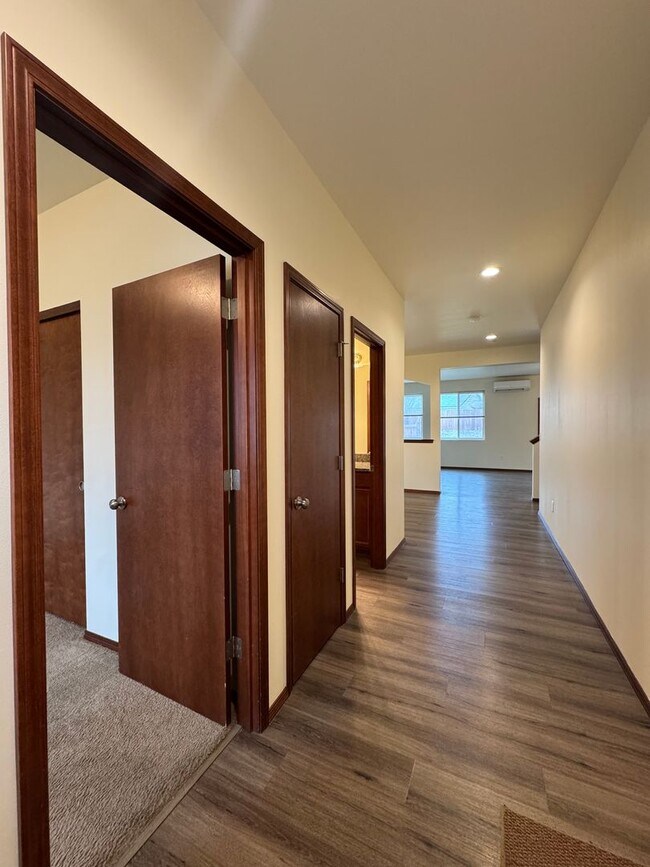 Building Photo - Spacious 5-Bedroom Home with Fenced Yard & Oversized Garage