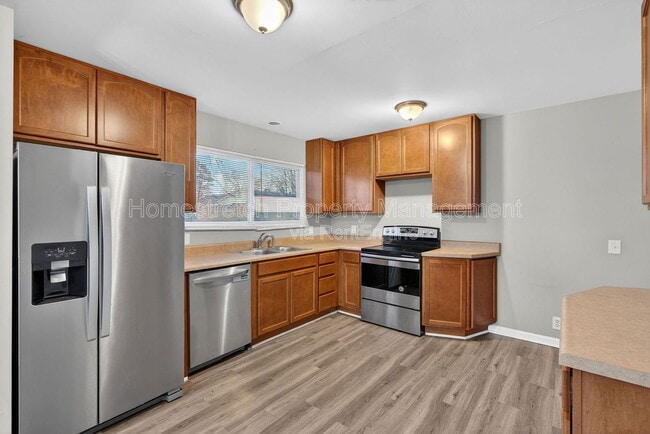 Building Photo - 2385 Greenbriar Dr