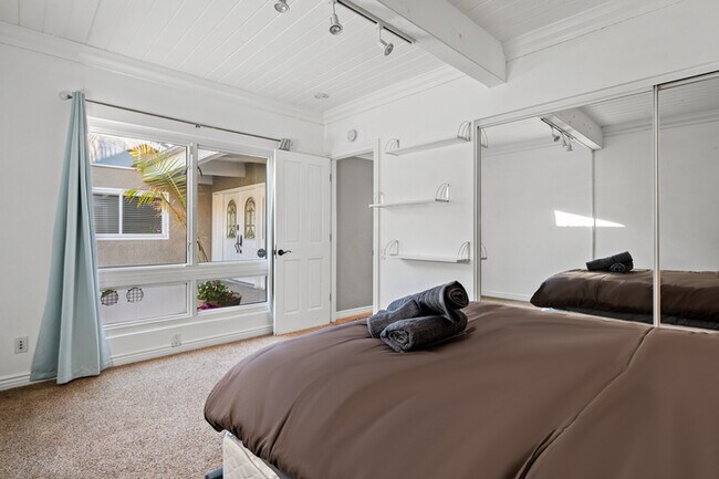 Building Photo - 11141 Limetree Dr