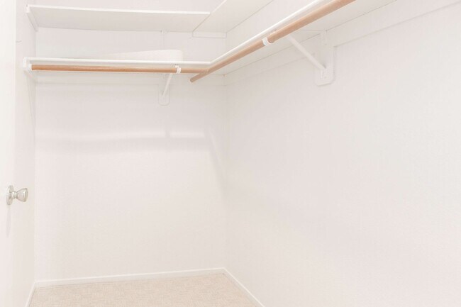 Building Photo - MOVE-IN READY! 2 BEDROOM, 2 BATH, GROUND L...