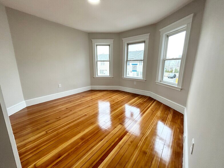 Building Photo - 21 Sudan St