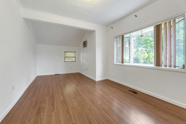 Building Photo - 31 Chestnut St