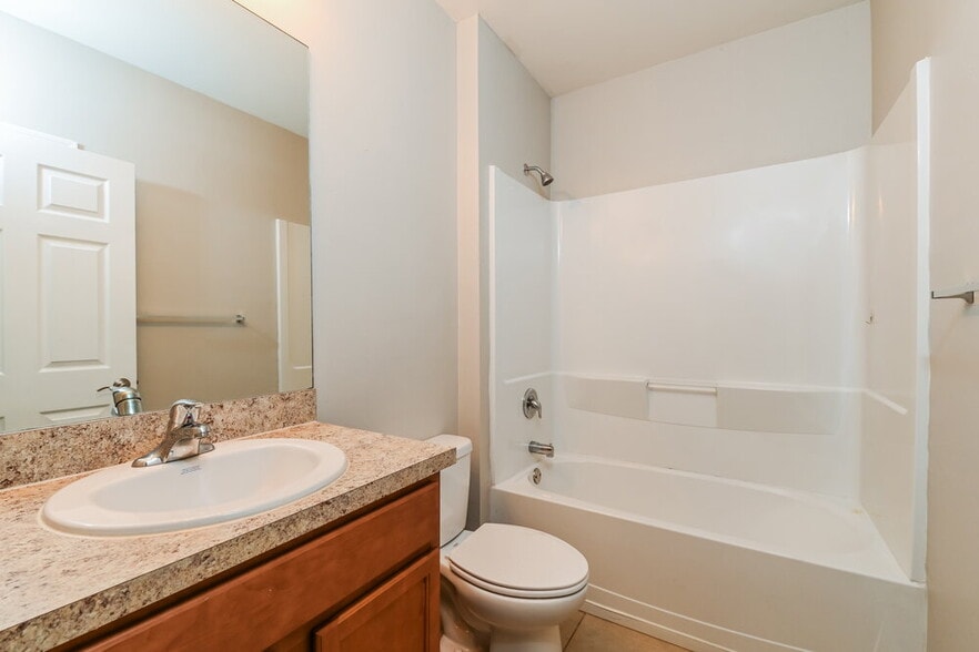 Building Photo - 31 NE 9th Pl