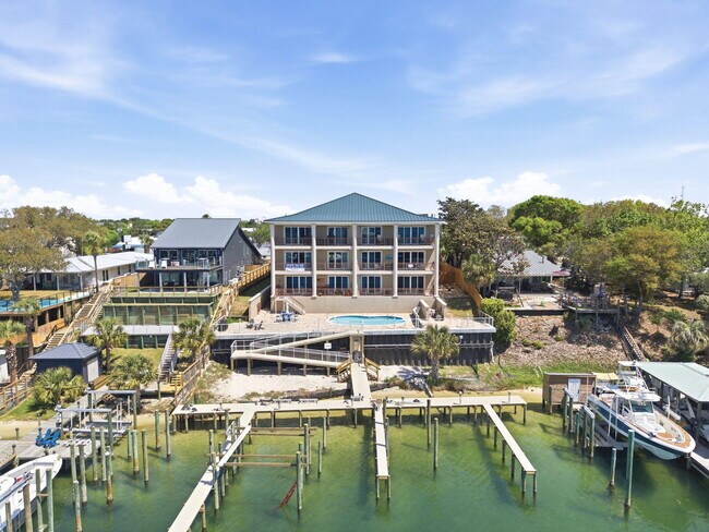 Building Photo - 724 Harbor Blvd