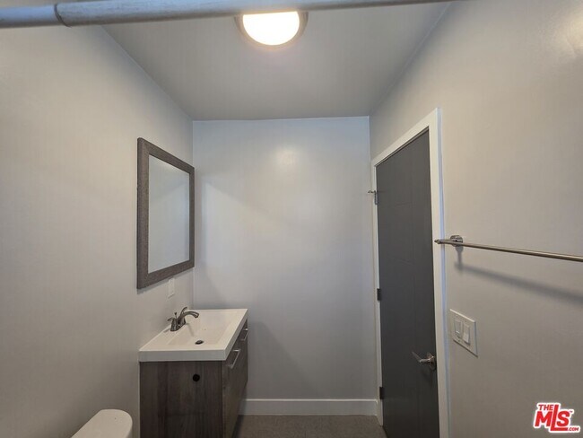Building Photo - 1505 Cochran Ave