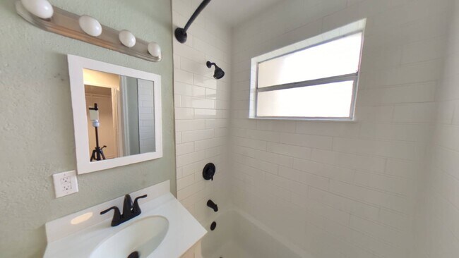 Building Photo - 1620 Guinyard Way