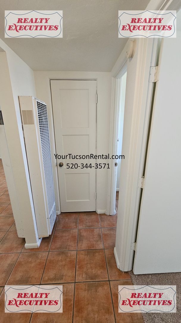 Building Photo - Silverlake Rd & Aviation Rd 3 Bedroom 1 ba...