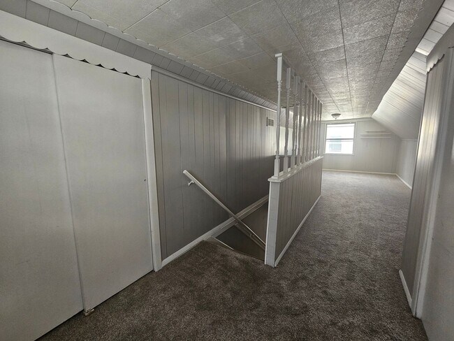 Building Photo - Charming 3-Bedroom Home with Private Yard ...