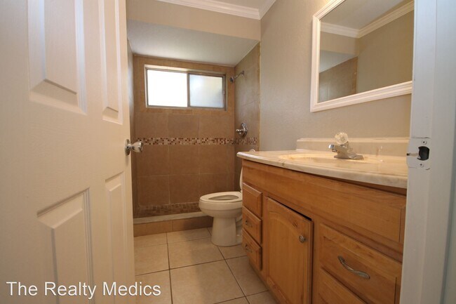 Building Photo - 3 br, 2 bath House - 1111 Tivoli Dr