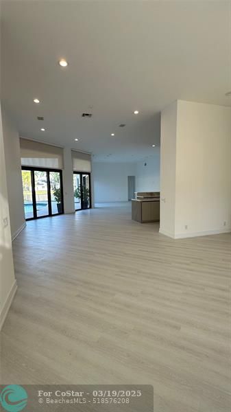 Building Photo - 2550 Jardin Terrace