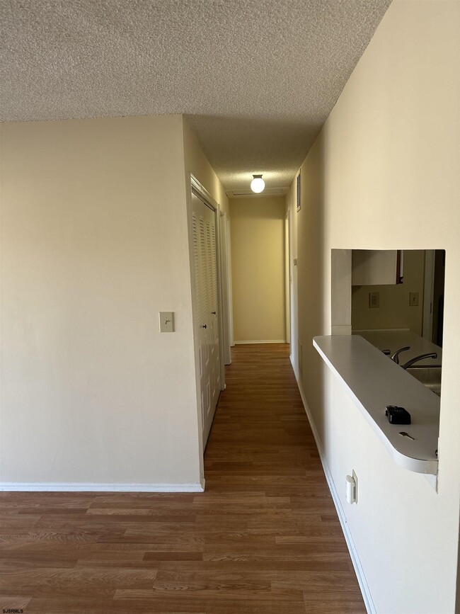 Building Photo - 203 Colonial Ct