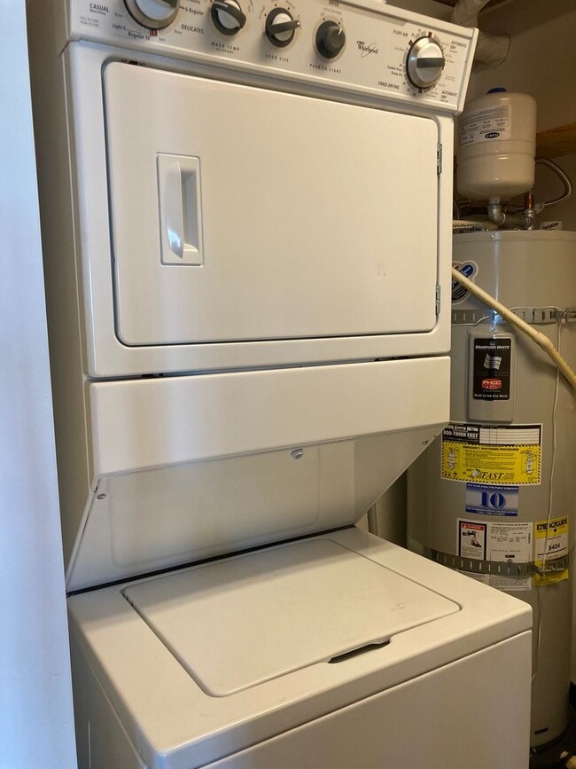 Building Photo - Veer Lofts Condominiums -  South Lake Union