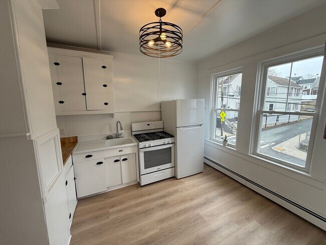 Building Photo - 7 N Green St