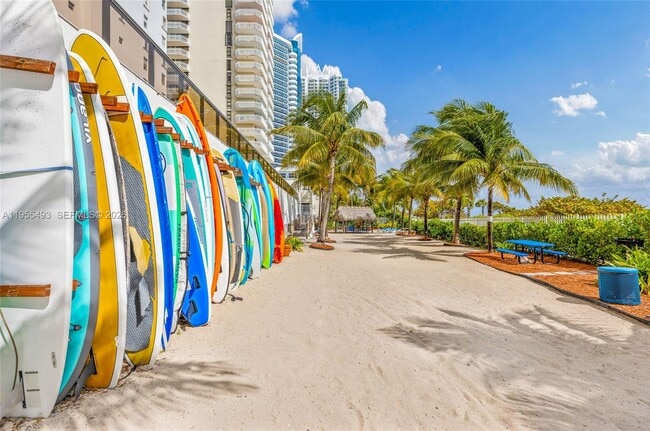 Building Photo - 6039 Collins Ave