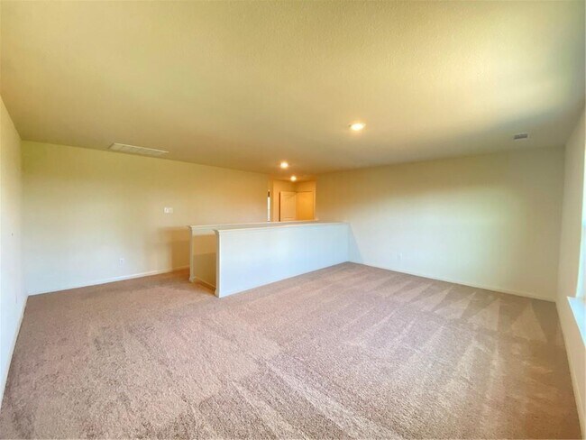 Building Photo - 325 Crescent Park Dr