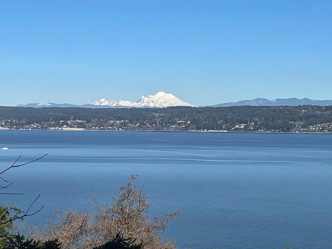 Building Photo - Comfortable View Home in Greenbank!