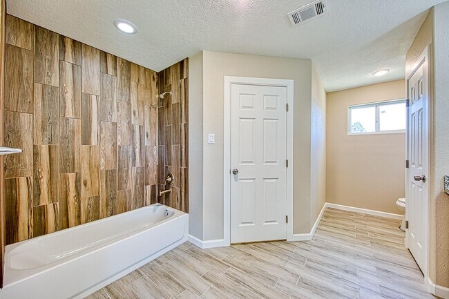 Building Photo - 3526 Brook Shadow Dr
