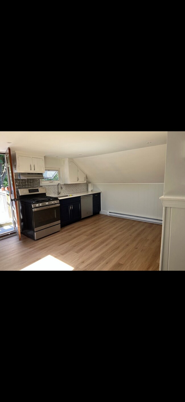 Building Photo - 79 School St