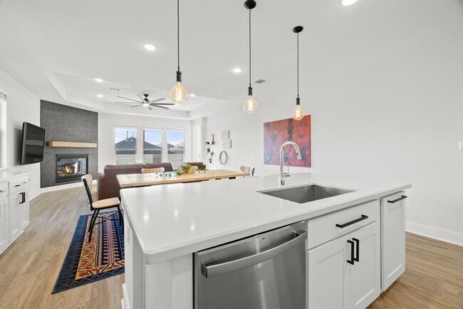 Building Photo - 319 Pecos River Xing