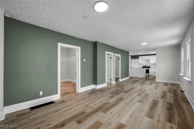 Building Photo - 1939 W 54th St