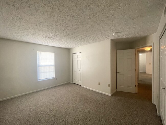 Building Photo - 5566 Garden Ridge