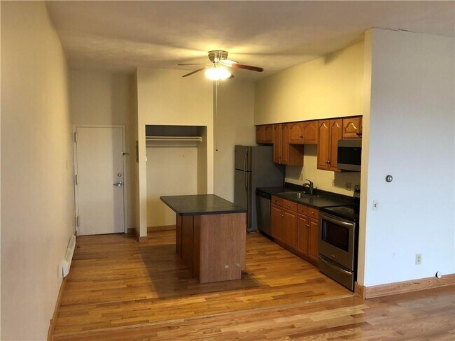 Building Photo - 287 Gregory St