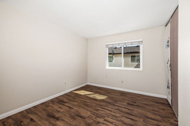 Building Photo - PEAC87