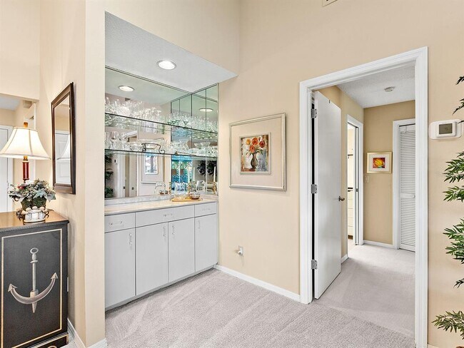 Building Photo - 6094 Wilshire Blvd