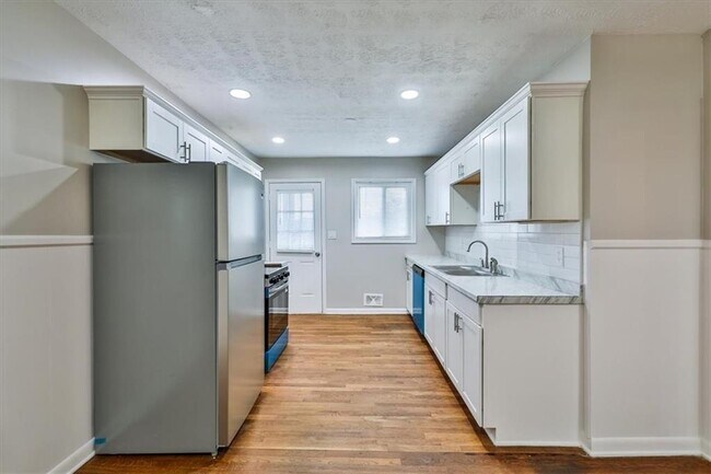 Building Photo - 1076 Vonda Ln SW