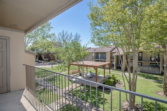 Building Photo - 3300 Pebblebrook Dr