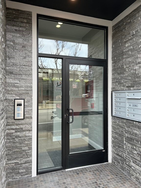 Building Photo - 734 South St