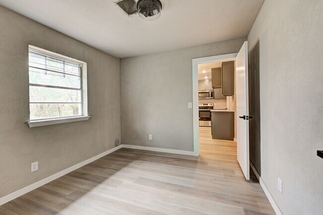 Building Photo - 320 NW 86th St