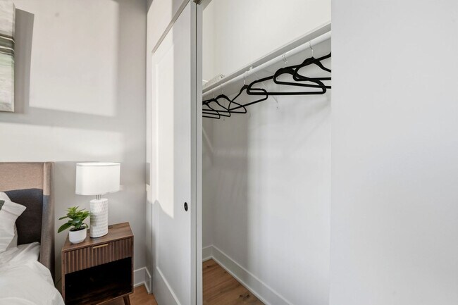 Building Photo - 6044 N Winthrop Ave