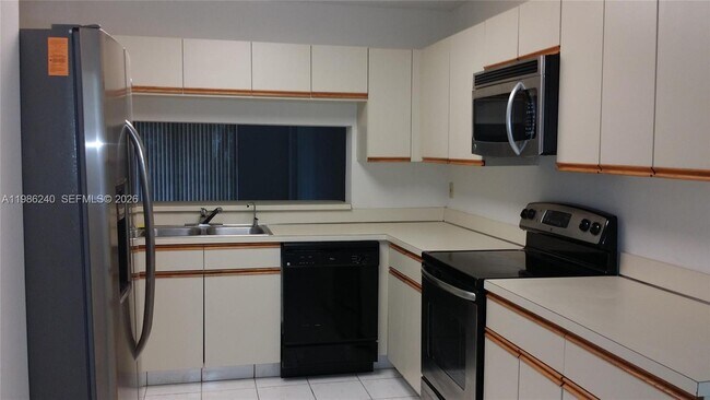 Building Photo - 4725 Lucerne Lakes Blvd E