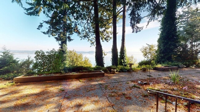 Building Photo - ***PENDING APPLICATION***Fantastic 3 Bedroom Home with Gorgeous Ocean View