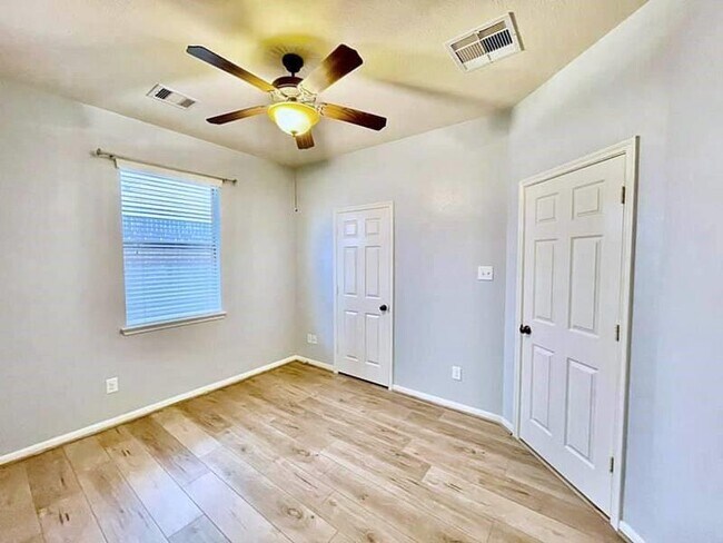 Building Photo - 21510 Sierra Long Dr