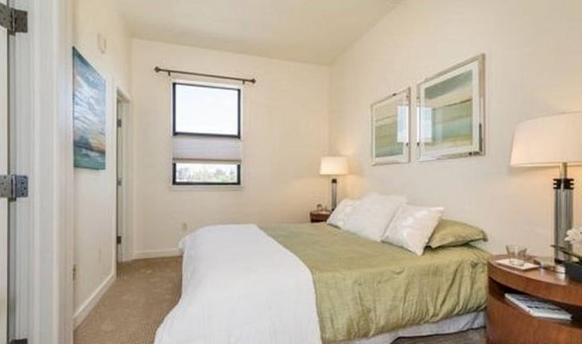 Building Photo - 2 Bed, 2.5 Bath Townhouse with 330+ Sq Ft ...