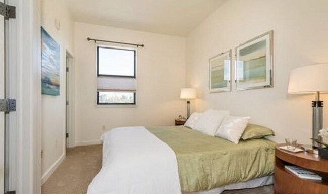 Building Photo - 2 Bed, 2.5 Bath Townhouse with 330+ Sq Ft of Commercial/Studio Space