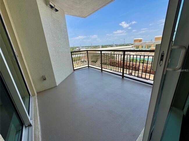 Building Photo - 800 N Tamiami Trl