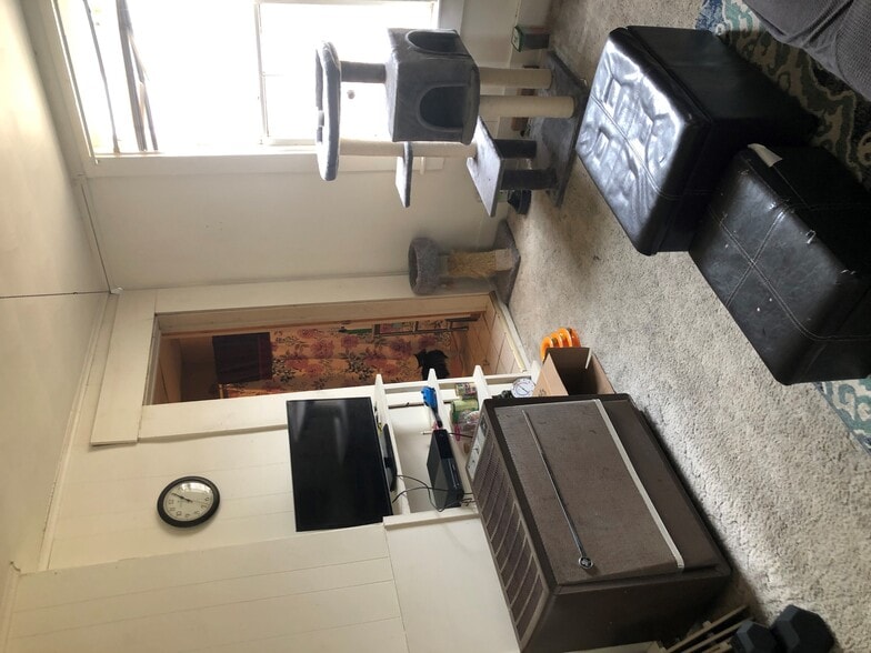 Building Photo - 547 Niagara St