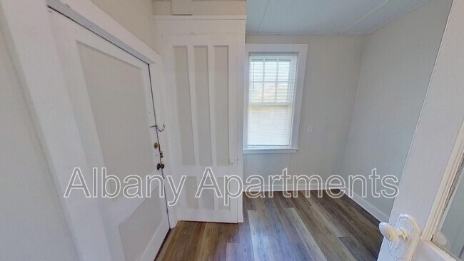 Building Photo - 568 Park Ave