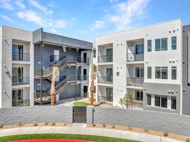 Building Photo - 4846 S Jones Blvd