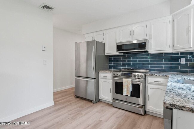 Building Photo - 6B Bayberry Ln