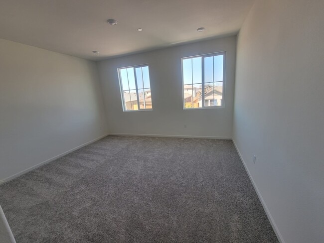 Building Photo - 2452 Calabria St