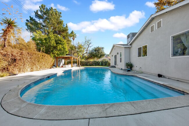 Building Photo - 17969 Collins St