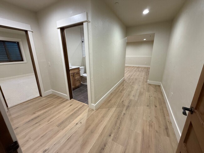 Building Photo - 45 Spain Bridge Cir Dr